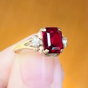 10K Vintage PSCO Red Glass Rhinestone dark red garnet emerald cut statement ring